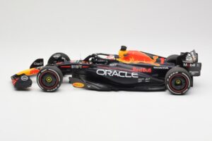Red Bull Racing RB19 #1 M. Verstappen Winner Spanish GP 2023 Minichamps 1:18 110230801 Metal - imagen 3 de 6