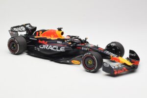 Red Bull Racing RB19 #1 M. Verstappen Winner Spanish GP 2023 Minichamps 1:18 110230801 Metal - imagen 4 de 6
