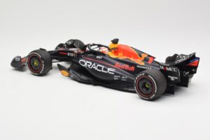 Red Bull Racing RB19 #1 M. Verstappen Winner Spanish GP 2023 Minichamps 1:18 110230801 Metal - imagen 5 de 6