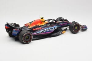 Red Bull Racing RB19 #11 S. Perez 2nd Place Miami GP 2023 Minichamps 1:18 110230511 Metal - imagen 2 de 6