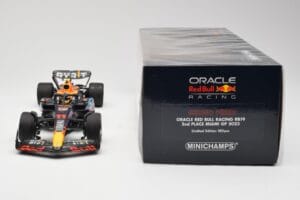 Red Bull Racing RB19 #11 S. Perez 2nd Place Miami GP 2023 Minichamps 1:18 110230511 Metal - imagen 6 de 6