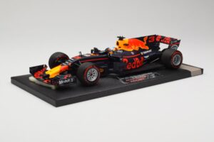 Red Bull Racing Tag Heuer RB13 #3 D. Ricciardo 3rd Place Malaysian GP 2017 Minichamps 1:18 117171503 Metal - imagen 2 de 6
