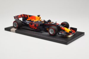 Red Bull Racing Tag Heuer RB13 #3 D. Ricciardo 3rd Place Malaysian GP 2017 Minichamps 1:18 117171503 Metal - imagen 4 de 6