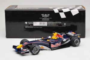 Red Bull RB1 Cosworth #15 C. Klien Red Bull Racing Showcar 2005 Minichamps 1:18 100050085 Metal - imagen 6 de 7