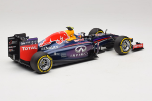 Red Bull RB10 Renault #3 D. Ricciardo Infiniti Red Bull Racing Showcar 2014 Minichamps 1:18 110140003 Metal - imagen 2 de 6