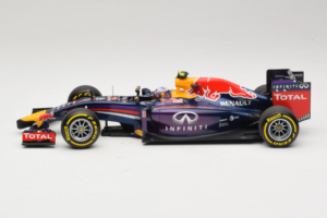 Red Bull RB10 Renault #3 D. Ricciardo Infiniti Red Bull Racing Showcar 2014 Minichamps 1:18 110140003 Metal - imagen 3 de 6