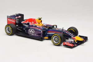 Red Bull RB10 Renault #3 D. Ricciardo Infiniti Red Bull Racing Showcar 2014 Minichamps 1:18 110140003 Metal - imagen 4 de 6