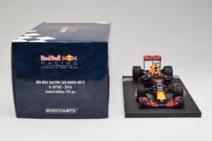 Red Bull RB12 Tag Heuer #26 D. Kvyat Red Bull Racing Showcar 2016 Minichamps 1:18 117160026 Resina - imagen 6 de 7