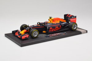 Red Bull RB12 Tag Heuer #26 D. Kvyat Red Bull Racing Showcar 2016 Minichamps 1:18 117160026 Resina - imagen 2 de 7