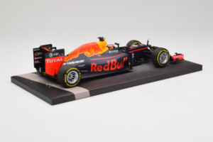 Red Bull RB12 Tag Heuer #26 D. Kvyat Red Bull Racing Showcar 2016 Minichamps 1:18 117160026 Resina - imagen 3 de 7