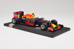 Red Bull RB12 Tag Heuer #3 D. Ricciardo Red Bull Racing 1st Pole Monaco Grand Prix 2016 Minichamps 1:18 117160103 Resina - imagen 4 de 7