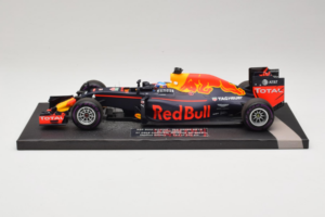 Red Bull RB12 Tag Heuer #3 D. Ricciardo Red Bull Racing 1st Pole Monaco Grand Prix 2016 Minichamps 1:18 117160103 Resina