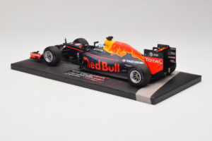 Red Bull RB12 Tag Heuer #3 D. Ricciardo Red Bull Racing 1st Pole Monaco Grand Prix 2016 Minichamps 1:18 117160103 Resina - imagen 5 de 7