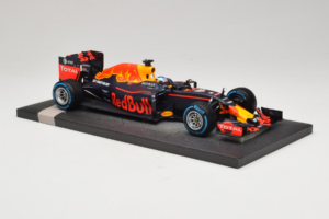 Red Bull RB12 Tag Heuer #3 D. Ricciardo Red Bull Racing Brazilian Grand Prix 2016 Minichamps 1:18 117161203 Resina - imagen 4 de 6