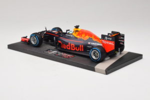 Red Bull RB12 Tag Heuer #3 D. Ricciardo Red Bull Racing Brazilian Grand Prix 2016 Minichamps 1:18 117161203 Resina - imagen 5 de 6