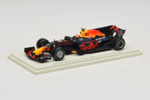 Red Bull RB13 Tag Heuer #33 M. Verstappen 3rd Chinese Grand Prix 2017 Spark 1:43 S5037 Resina - imagen 2 de 4
