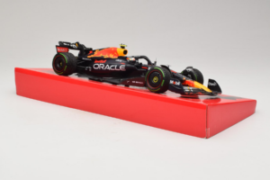 Red Bull RB18 #1 M. Verstappen Oracle Red Bull Racing Japanese Grand Prix Winner World Champion 2022 Minichamps 1:18 11322280 - imagen 4 de 7