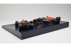 Red Bull RB19 Honda RBPT #1 M. Verstappen Oracle Red Bull Racing Qatar Grand Prix World Champion 2023 Minichamps 1:18 1122318 - imagen 4 de 6