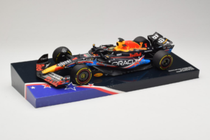 Red Bull RB19 #1 M. Verstappen Oracle Red Bull Racing United States Grand Prix Winner World Champion 2023 Minichamps 1:18 113 - imagen 2 de 7