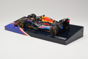 Red Bull RB19 #1 M. Verstappen Oracle Red Bull Racing United States Grand Prix Winner World Champion 2023 Minichamps 1:18 113 - imagen 5 de 7