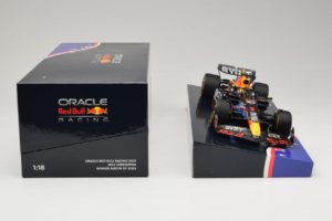 Red Bull RB19 #1 M. Verstappen Oracle Red Bull Racing United States Grand Prix Winner World Champion 2023 Minichamps 1:18 113 - imagen 6 de 7