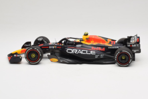 Red Bull RB19 #11 S. Perez Oracle Red Bull Racing Saudi Arabian Grand Prix Winner 2023 Minichamps 1:18 110230111 Resina - imagen 3 de 6