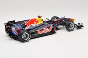 Red Bull RB6 Renault #5 S. Vettel Red Bull Racing Brazilian Grand Prix Winner 2010 Minichamps 1:18 110100205 Metal - imagen 2 de 7