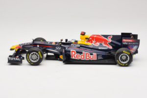 Red Bull RB7 Renault #1 S. Vettel Red Bull Racing Showcar 2011 Minichamps 1:18 110110071-1 Metal - imagen 3 de 7