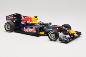 Red Bull RB7 Renault #1 S. Vettel Red Bull Racing Showcar 2011 Minichamps 1:18 110110071-1 Metal - imagen 4 de 7
