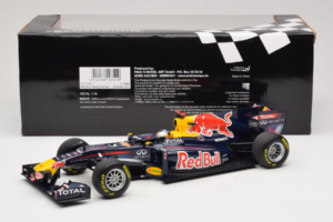 Red Bull RB7 Renault #1 S. Vettel Red Bull Racing Showcar 2011 Minichamps 1:18 110110071-1 Metal - imagen 6 de 7
