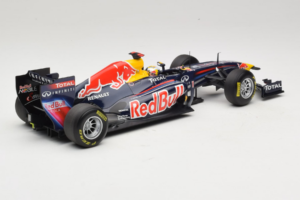 Red Bull RB7 Renault #1 S. Vettel Red Bull Racing World Champion 2011 Minichamps 1:18 110110001 Metal - imagen 2 de 6
