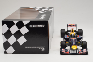 Red Bull RB7 Renault #1 S. Vettel Red Bull Racing World Champion 2011 Minichamps 1:18 110110001 Metal - imagen 6 de 6
