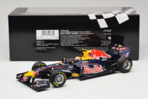 Red Bull RB7 Renault #2 M. Webber Red Bull Racing Showcar 2011 Minichamps 1:18 110110002 Metal - imagen 6 de 7