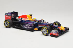 Red Bull RB9 Renault #2 M. Webber Infiniti Red Bull Racing Showcar 2013 Minichamps 1:18 110130072 Metal - imagen 4 de 6