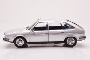Renault 30 TX Plata Norev 1:18 185272 Metal - imagen 4 de 8
