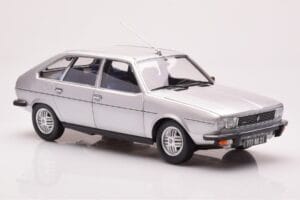 Renault 30 TX Plata Norev 1:18 185272 Metal - imagen 6 de 8