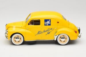 Renault 4CV Michelin Yellow Solido 1:18 82002 Metal - imagen 3 de 6