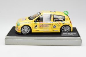 Renault Clio Sport #2 E. Rangoni Renault Clio Trophy Winner 2000 Universal Hobbies 1:18 7711218616 Metal - imagen 3 de 6