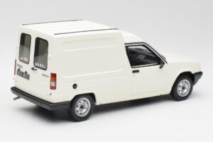 Renault Express Blanco Otto 1:18 OT466 Resina - imagen 2 de 5