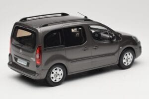 Renault Juvaquatre Break 300 kg Marfil Norev 1:18 185260 Metal - imagen 2 de 6