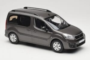 Renault Juvaquatre Break 300 kg Marfil Norev 1:18 185260 Metal - imagen 4 de 6