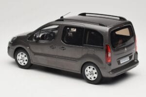 Renault Juvaquatre Break 300 kg Marfil Norev 1:18 185260 Metal - imagen 5 de 6
