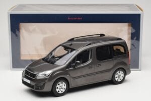 Renault Juvaquatre Break 300 kg Marfil Norev 1:18 185260 Metal - imagen 6 de 6