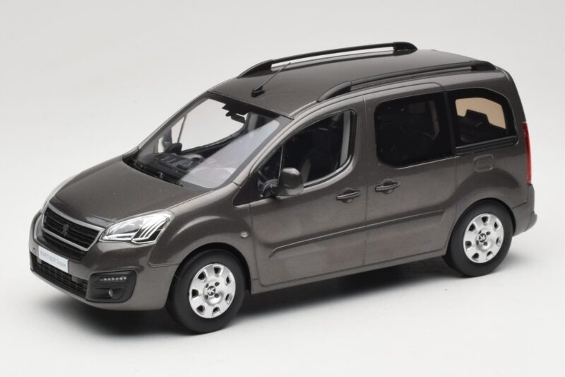 Renault Juvaquatre Break 300 kg Marfil Norev 1:18 185260 Metal
