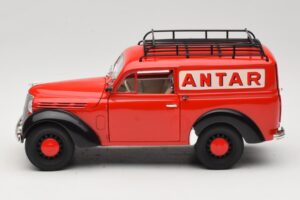 Renault Juvaquatre Utilitaire Rojo Solido 1:18 8424 Metal - imagen 4 de 8