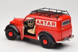 Renault Juvaquatre Utilitaire Rojo Solido 1:18 8424 Metal - imagen 5 de 8