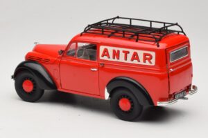 Renault Juvaquatre Utilitaire Rojo Solido 1:18 8424 Metal - imagen 7 de 8