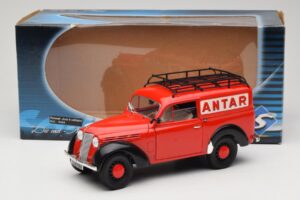 Renault Juvaquatre Utilitaire Rojo Solido 1:18 8424 Metal - imagen 8 de 8