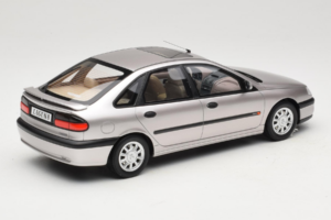 Renault Laguna V6 3.0 Baccara Opal Grey Otto 1:18 OT1185 Resina - imagen 2 de 6