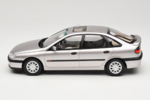 Renault Laguna V6 3.0 Baccara Opal Grey Otto 1:18 OT1185 Resina - imagen 3 de 6